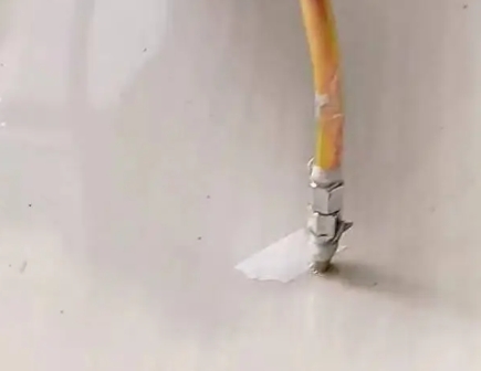 卧龙瓷砖空鼓维修公司专业解答在瓷砖铺贴过程中，如果使用的砂料过粗（如全部使用了粗砂），可能会导致以下问题